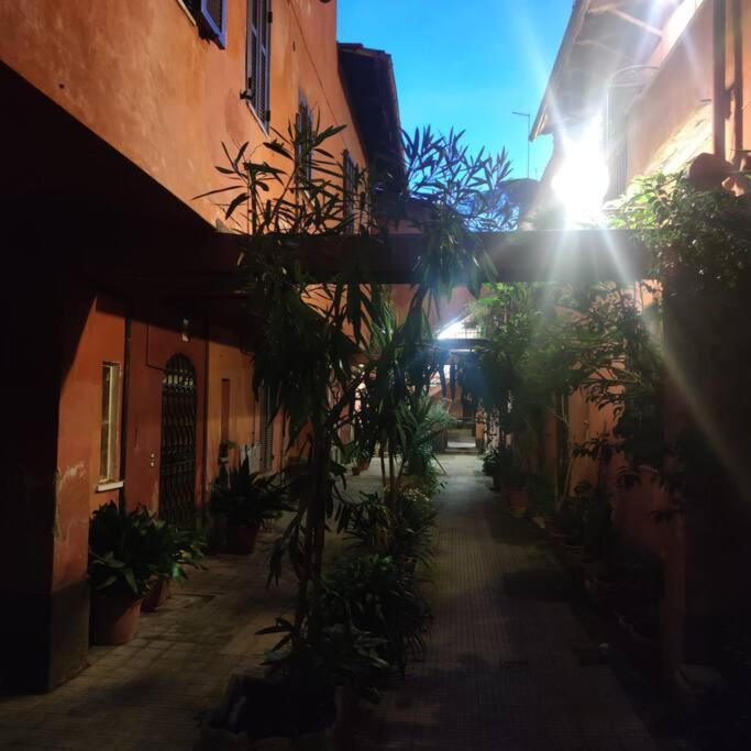 Julia Nel Cuore Di Trastevere Rome Luaran gambar